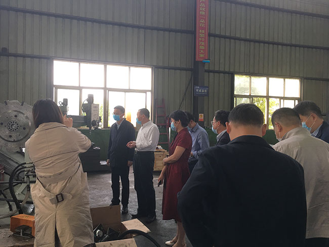 市委領(lǐng)導(dǎo)到企業(yè)視察工作5.jpg